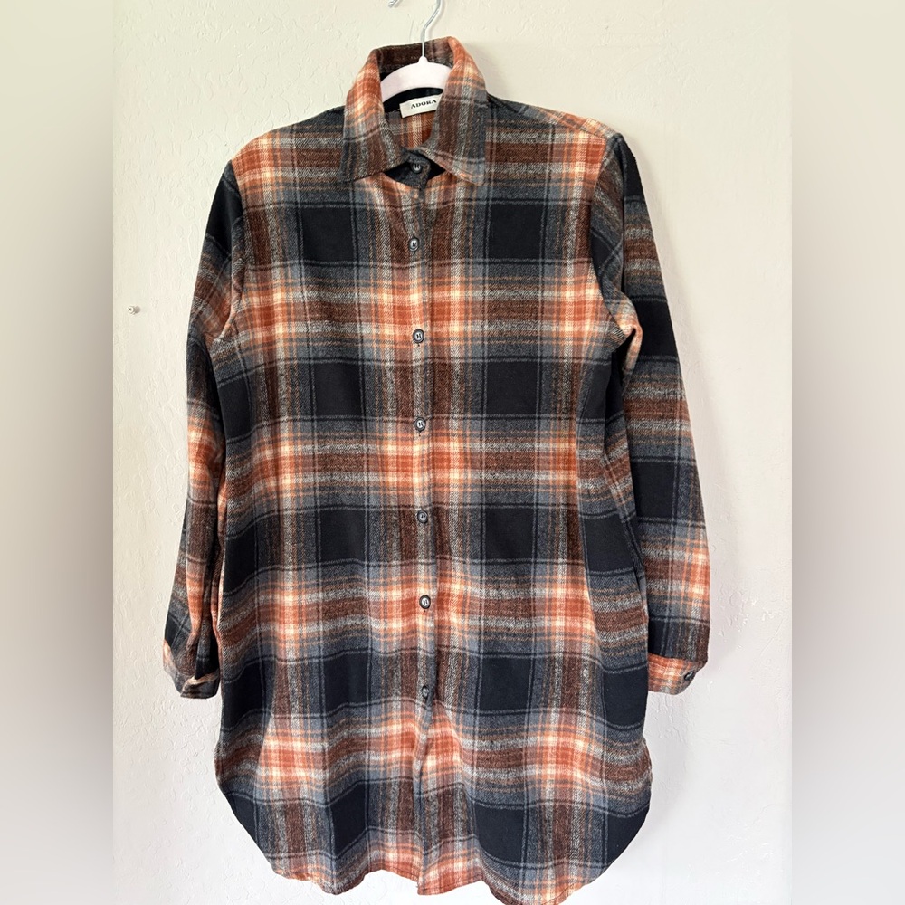 Plaid Button-Up Shacket with pockets - Picture 2 of 3